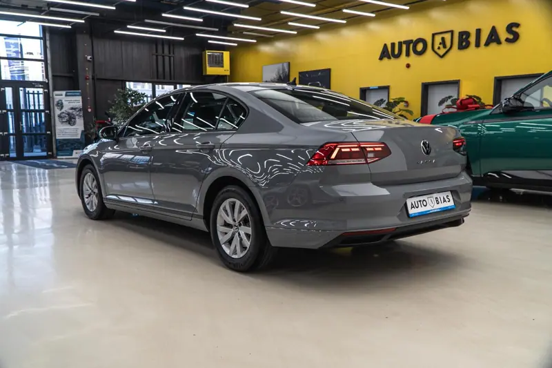 Volkswagen Passat — Poza 5