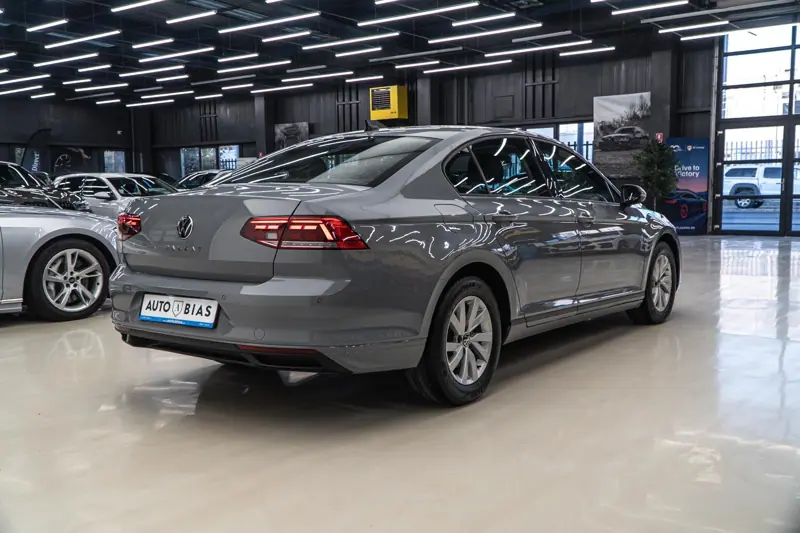 Volkswagen Passat — Poza 7