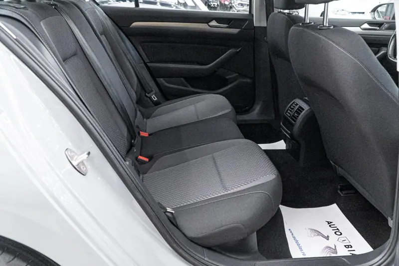 Volkswagen Passat — Poza 8