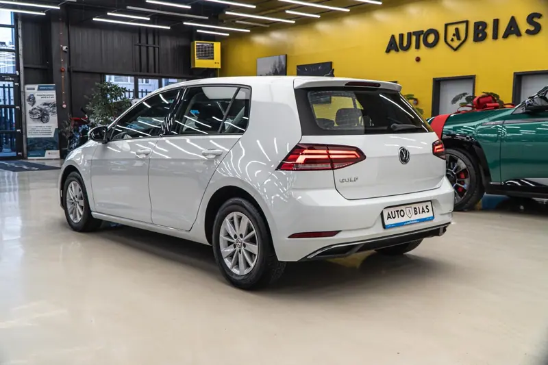 Volkswagen Golf — Poza 5
