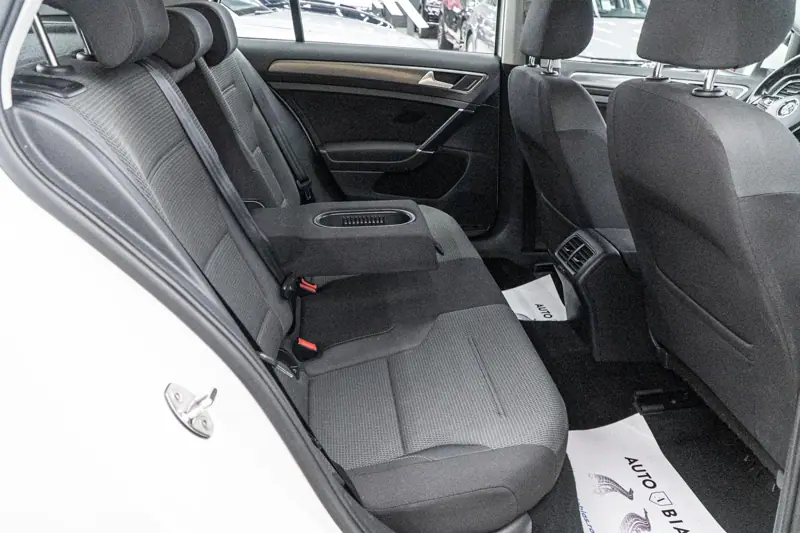 Volkswagen Golf — Poza 8