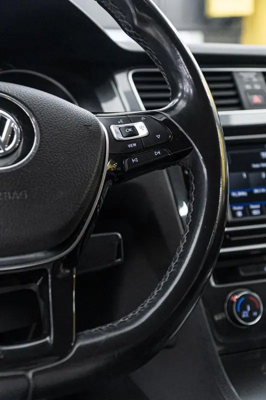 Volkswagen Golf — Poza 21