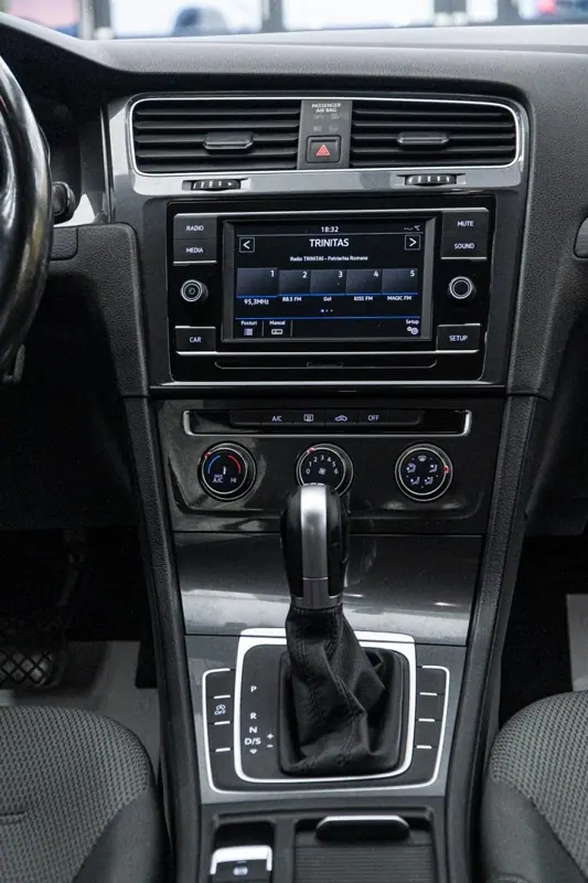 Volkswagen Golf — Poza 4