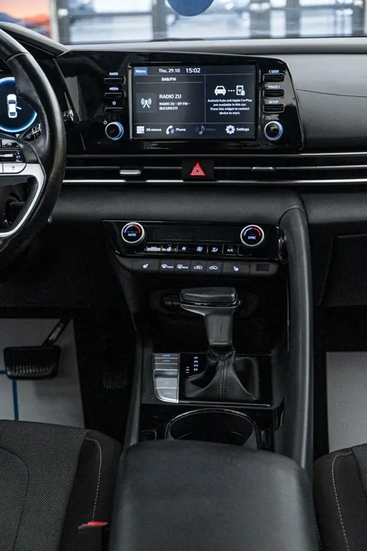 Hyundai Elantra — Poza 4