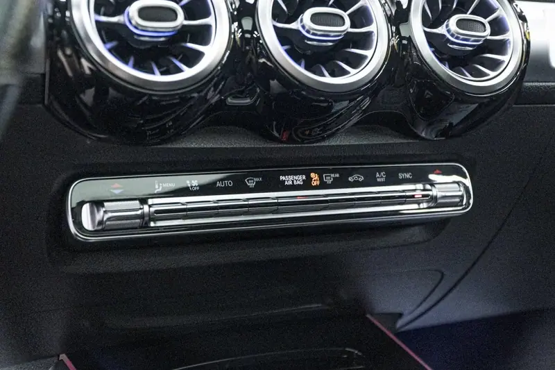 Mercedes-Benz GLB — Poza 14