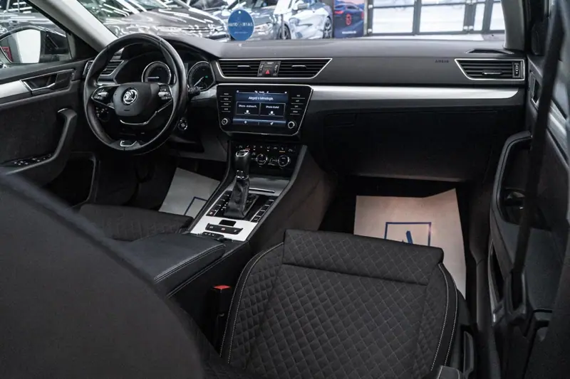Skoda Superb — Poza 2