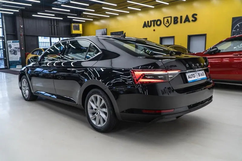 Skoda Superb — Poza 5