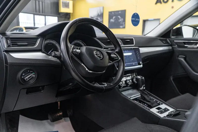 Skoda Superb — Poza 6