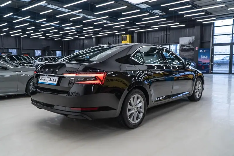 Skoda Superb — Poza 7
