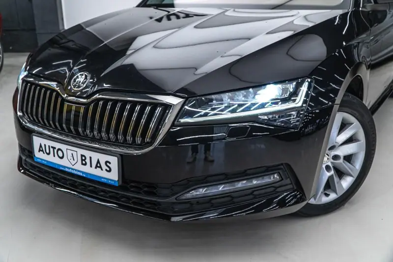 Skoda Superb — Poza 10