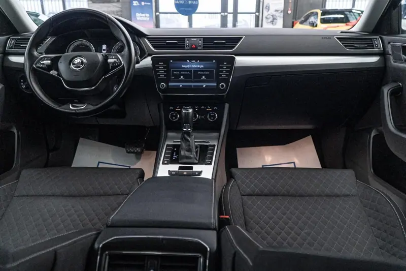 Skoda Superb — Poza 30