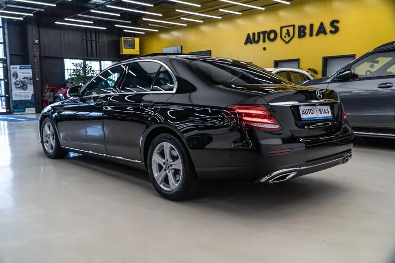 Mercedes-Benz E — Poza 5