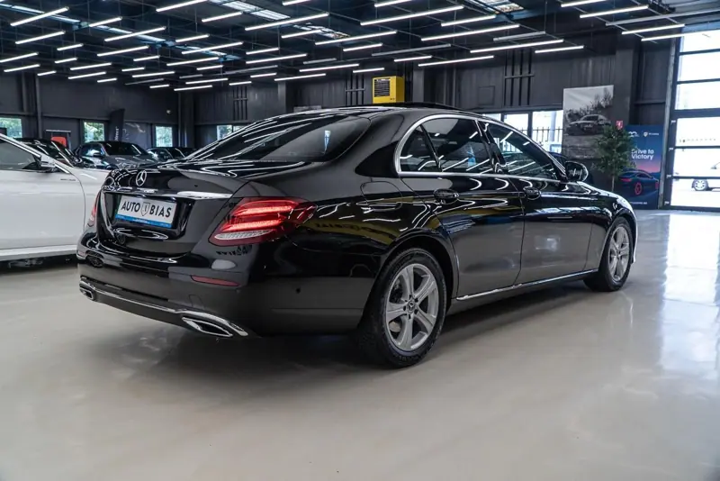 Mercedes-Benz E — Poza 7