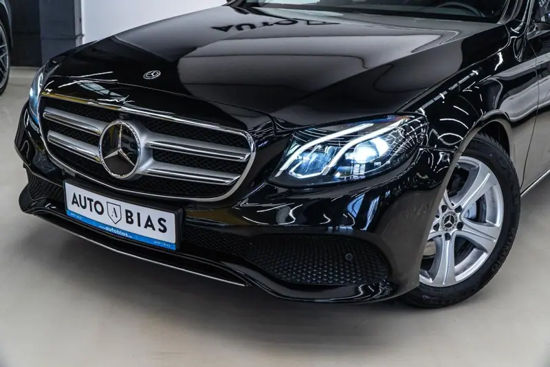 Mercedes-Benz E — Poza 10