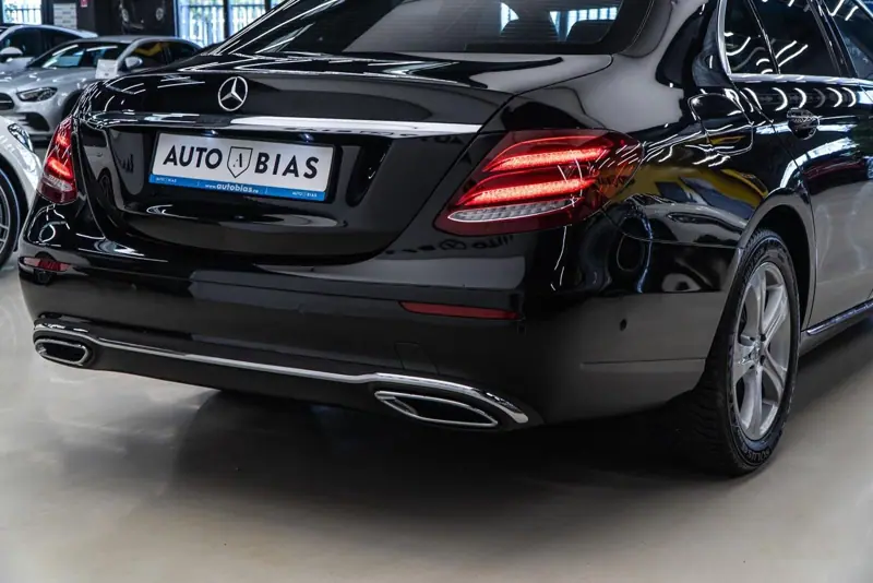 Mercedes-Benz E — Poza 13