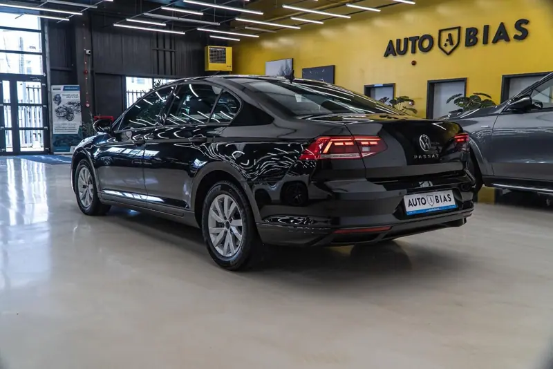 Volkswagen Passat — Poza 5