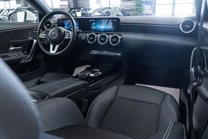 Mercedes-Benz CLA 180 — Poza 2