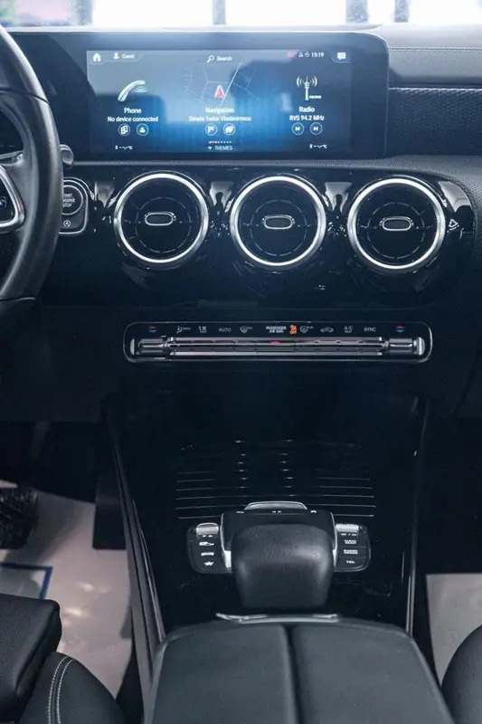Mercedes-Benz CLA 180 — Poza 4