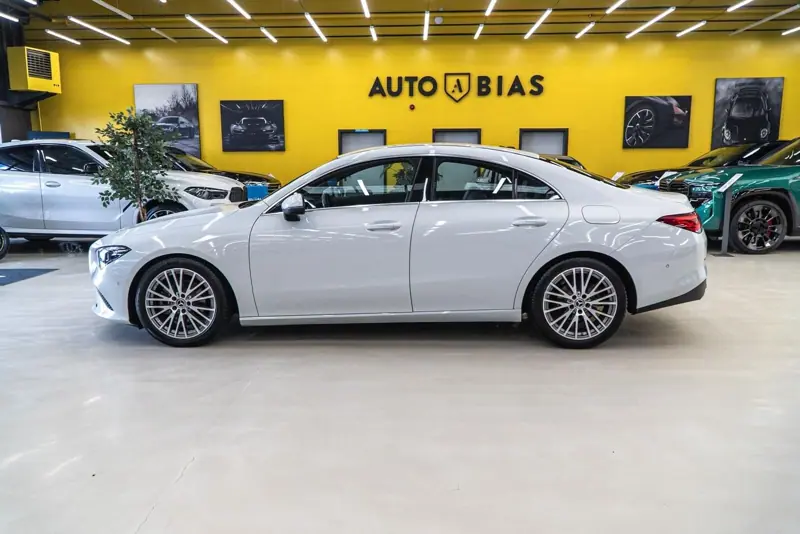 Mercedes-Benz CLA 180 — Poza 16