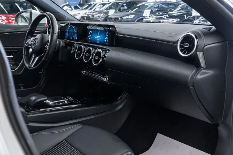 Mercedes-Benz CLA 180 — Poza 32