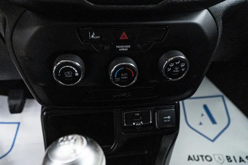 Jeep Renegade — Poza 11