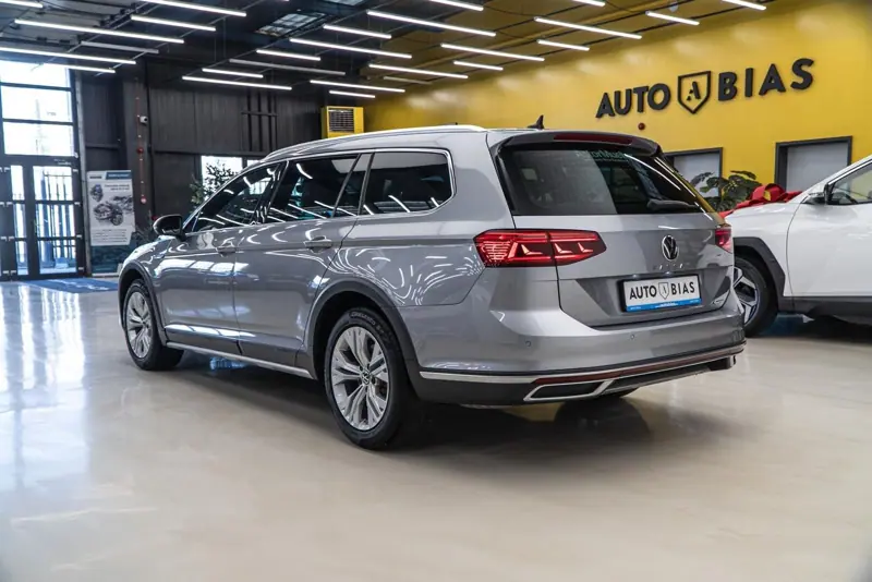 Volkswagen Passat Alltrack — Poza 7