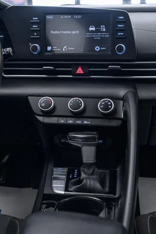 Hyundai Elantra — Poza 4