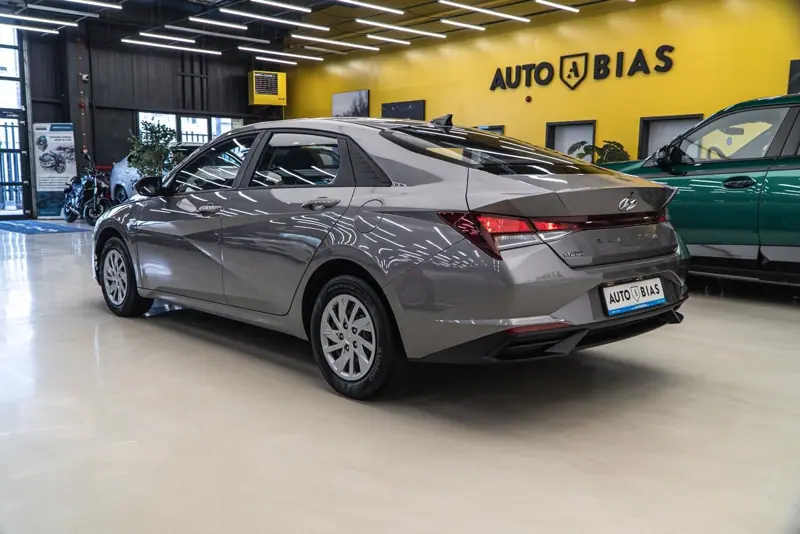 Hyundai Elantra — Poza 5